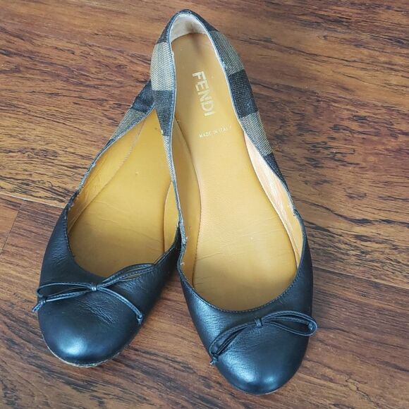 Fendi Womens Black Brown Chic Feminine Leather Classic Ballet Flats Size 38 - Picture 1 of 9